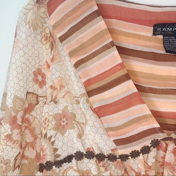 3/15 💚 Rampage | Floral & Striped Pattern Chiffon V-Neck Tunic - Picture 3 of 9